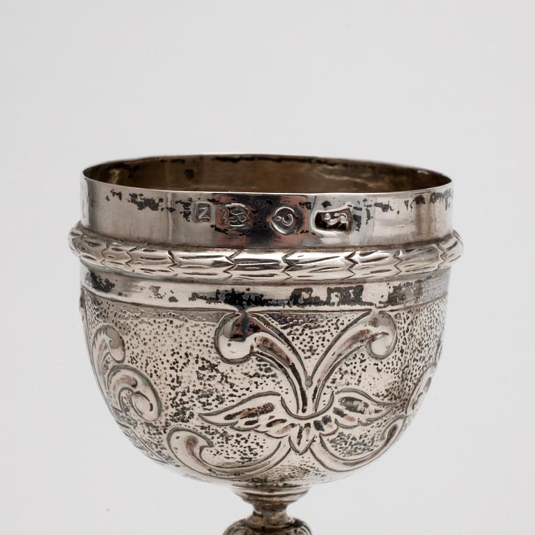 KALK, ett par, silver, bär otydliga stämplar, England, troligen 1700-tal. Tot vikt 186 gram.