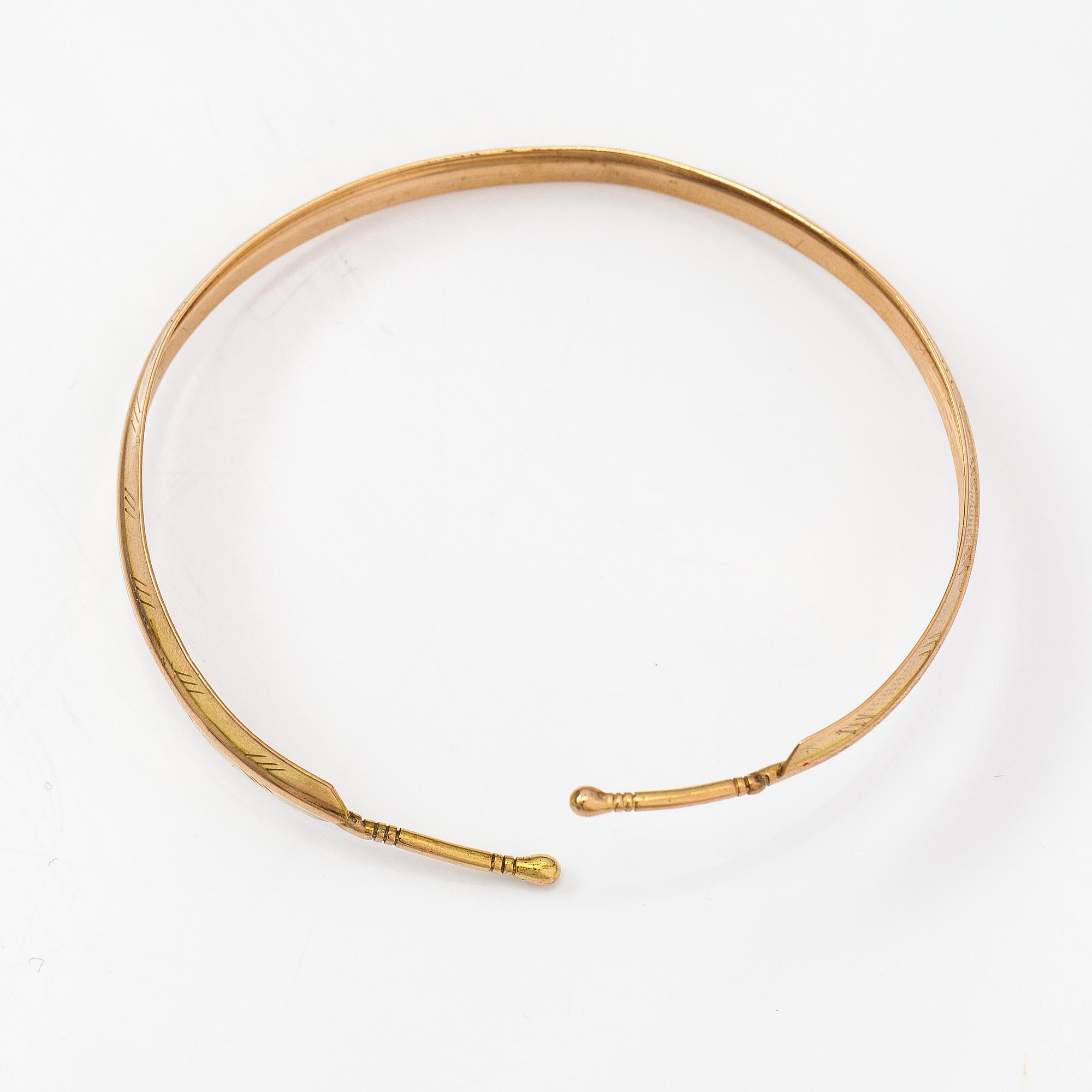 A 14K gold bracelet. Kalevala Koru, Helsinki 1960.