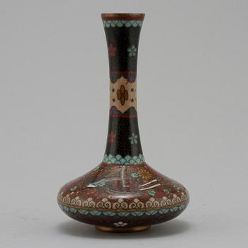 VAS, cloissonne, omkring sekelskiftet 1800/1900.