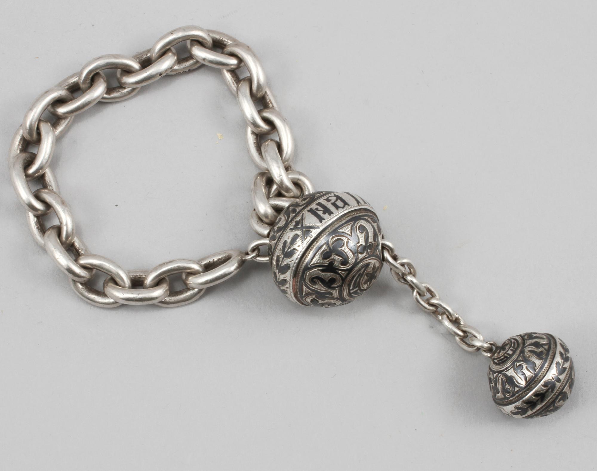 SKED, KEDJA samt BÄGARE, silver, Ryssland, delvis Moskva, 1800-tal respektive 1900-tal, vikt 155 gram.