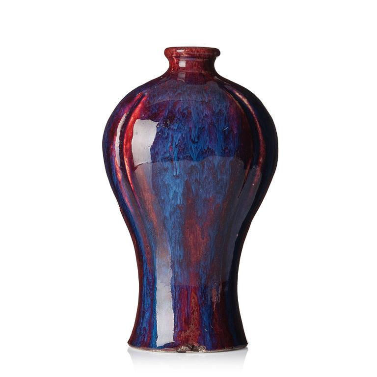 A flambé glazed vase, late Qing dynasty/early 20th century.