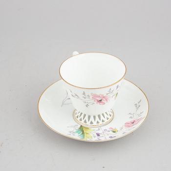 Eight porcelain coffeecups with saucers, Kusnetsov, Russia, around 1900.