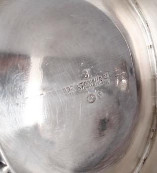 KAFFESERVIS, 3 delar, sterlingsilver, svenska importstämplar. 1900-talets första hälft. Total vikt ca 449 gram.