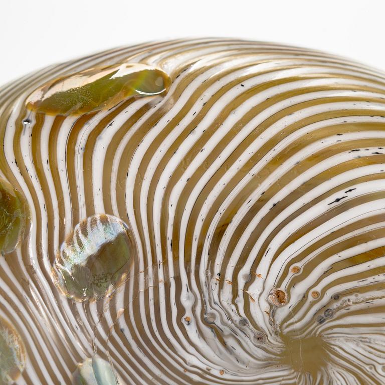 Oiva Toikka, an artglass bowl, signed Oiva Toikka Nuutajärvi Notsjö.