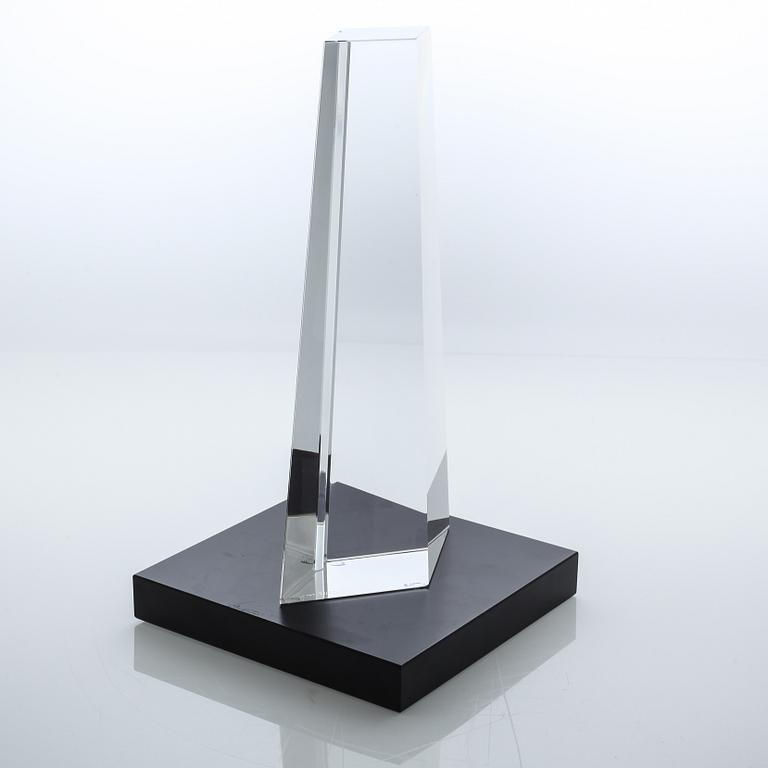 A signed glass sculpture bt Jan Johansson for Orrefors.