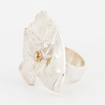 ROLF KARLSSON, Ring, sterlingsilver +
18K vitguldskula.