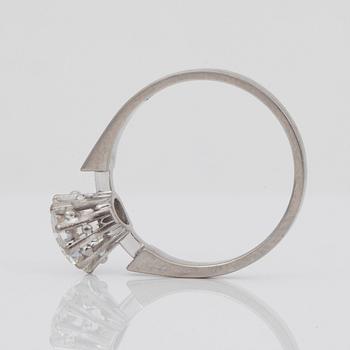 RING med diamant, äldre slipning, ca 1.90 ct, kvalitet ca I-J/VS. Tillverkad av W.A Bolin, Stockholm 1965.