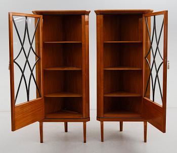 HÖRNVITRINSKÅP, 1 par, empirestil, 1900-talets första hälft.