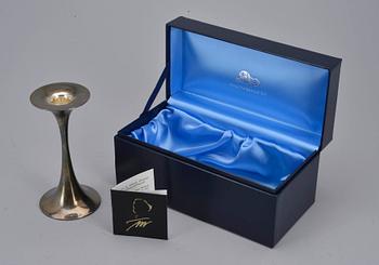 KYNTTILÄNJALKA, hopeaa, design Tapio Wirkkala, Hämeenlinna 1992.