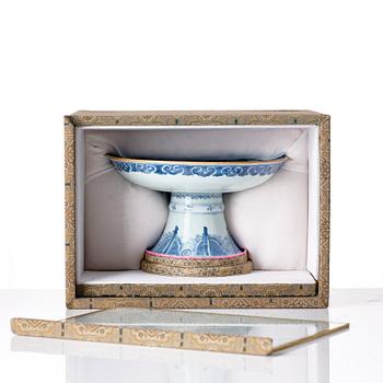 Tazza, porslin. Qingdynastin, 1800-tal.