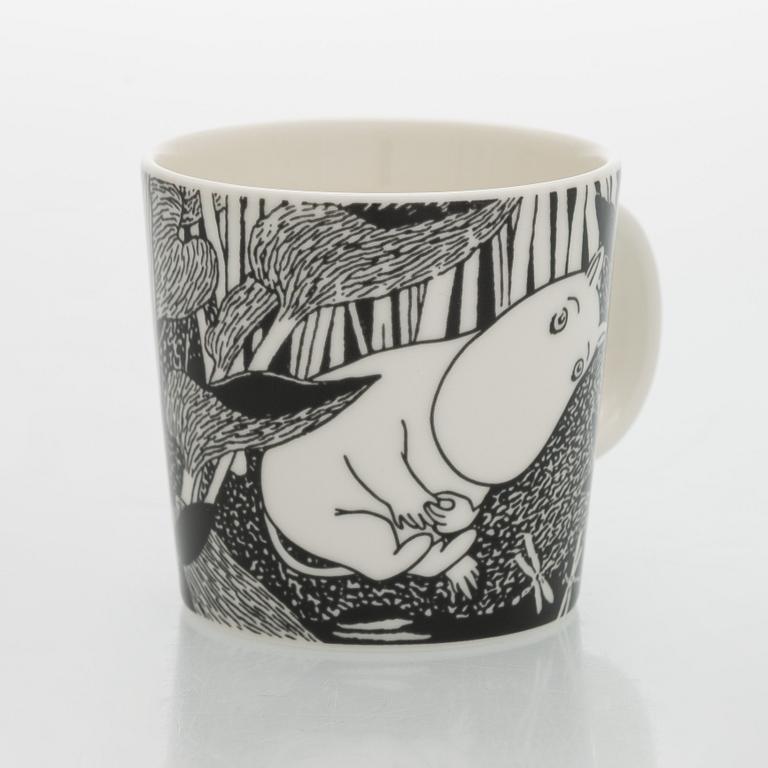 Muminmugg, "Mumintrollet dagdrömmer", porslin, Moomin Characters, Arabia 2005.