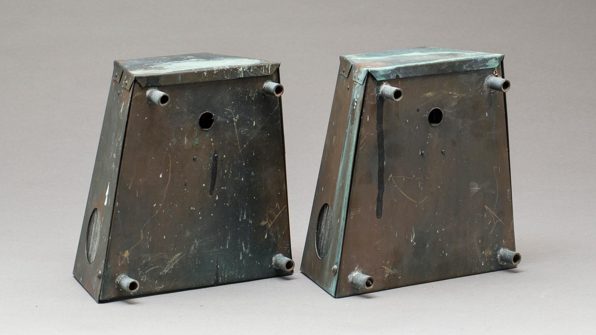 VÄGGARMATURER, ett par, för utomhusbruk, 1960/70-tal.