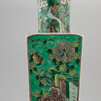 A Chinese famille verte squared vase, 20th century.