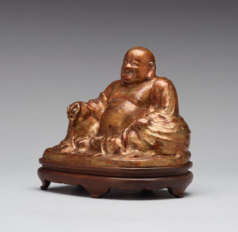 A seated figure of a bronze buddai, 17th/18th Century.