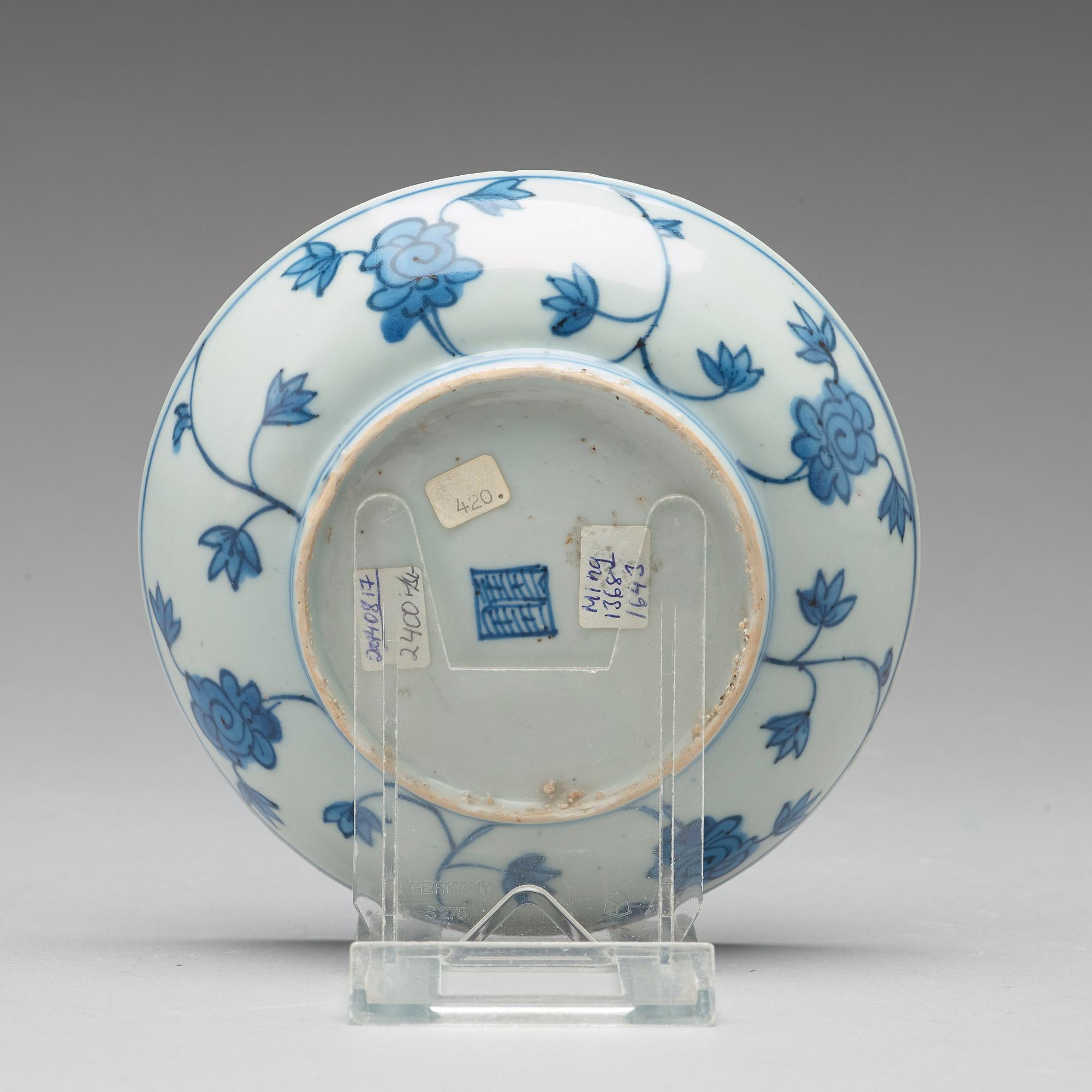 A set of 10 (9+1) blue and white dishes, Ming dynasty, Tianqi/Chongzhen.
