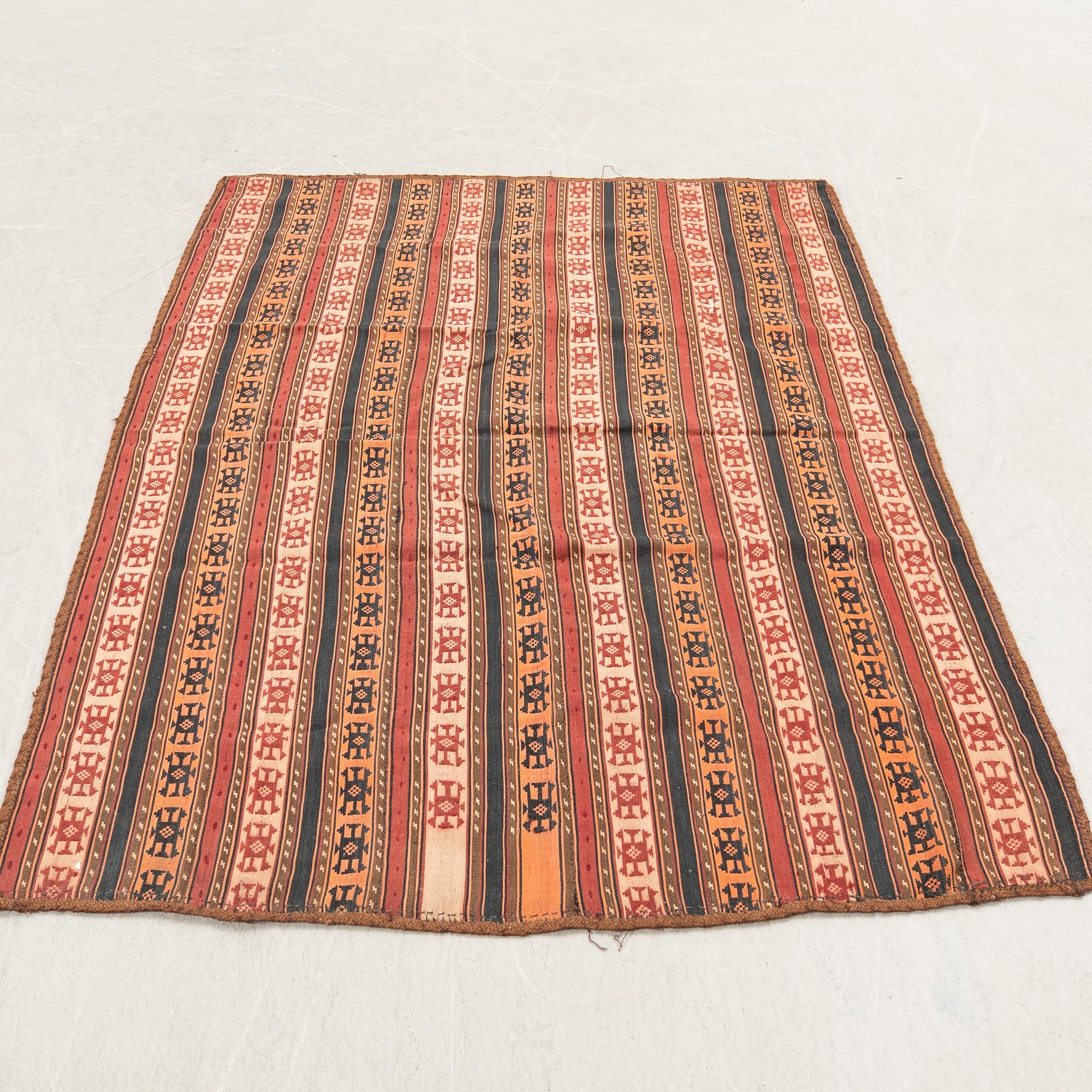 Matta Afshar sofreh antik ca 176x129 cm.