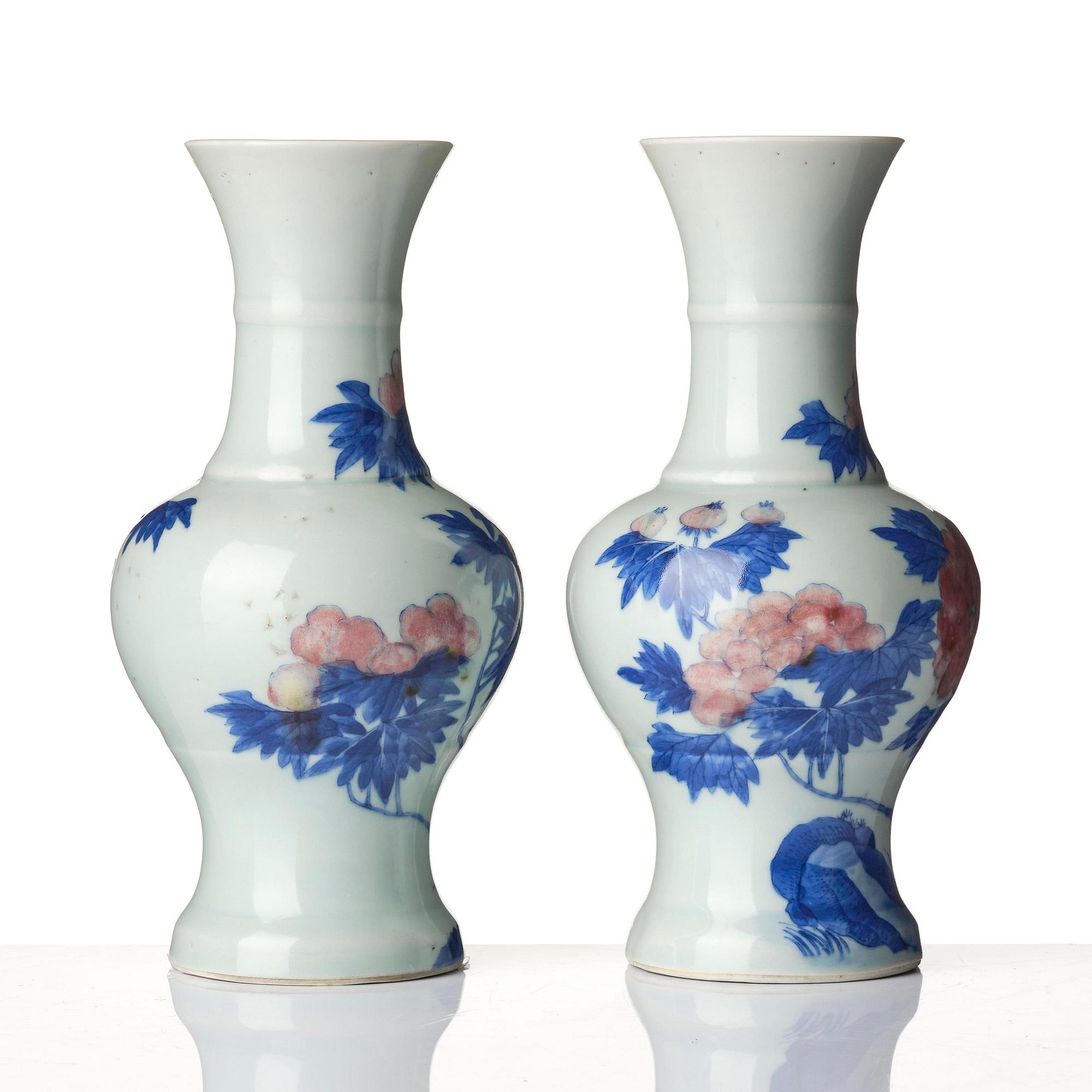 Vaser, ett par, porslin. Qingdynastin, 1800-tal.