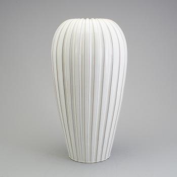 Vicke Lindstrand, a monumental earthen ware vase, Upsala Ekeby, 1944-1953 .