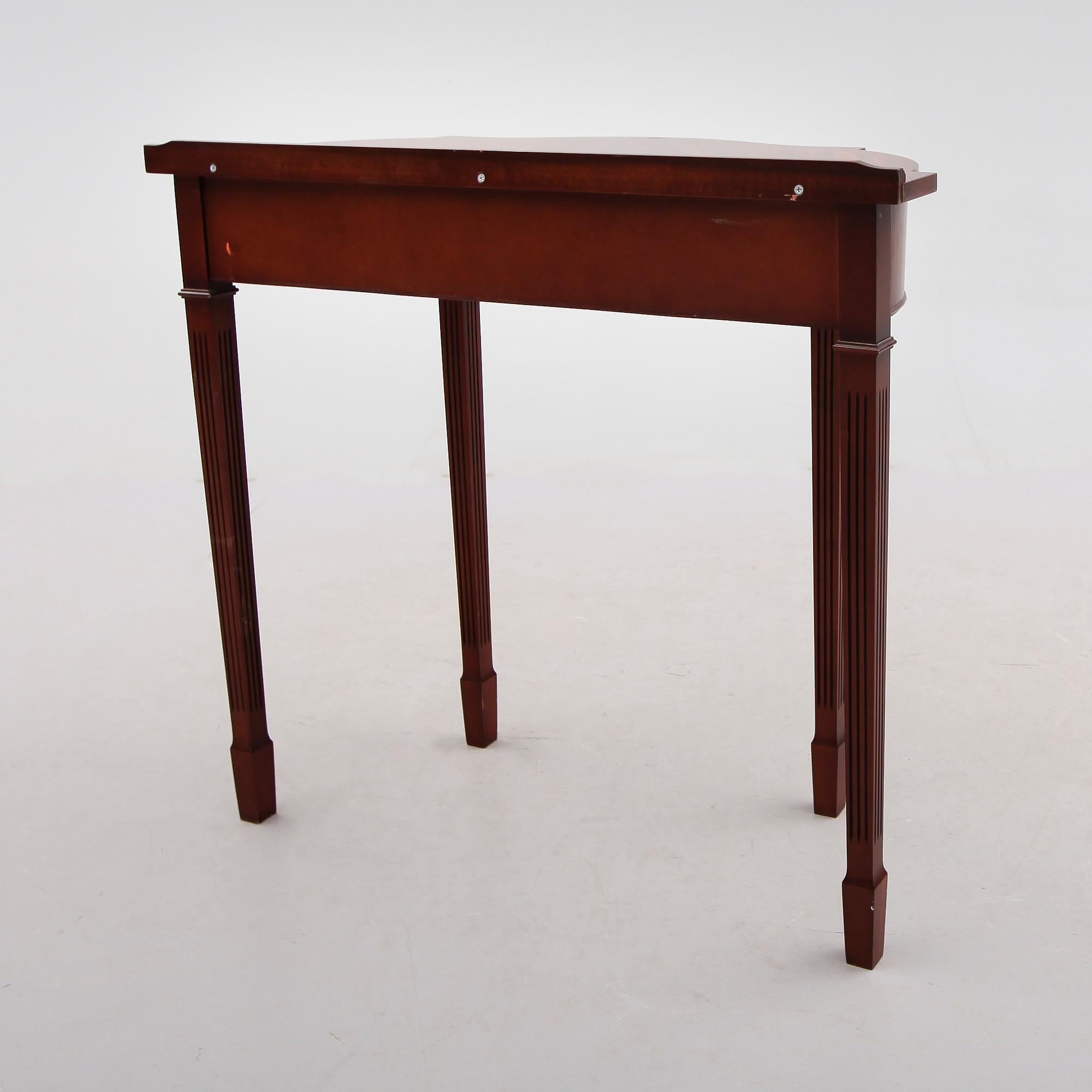 VÄGGBORD, Regencystil, England, 1900-talets andra hälft.