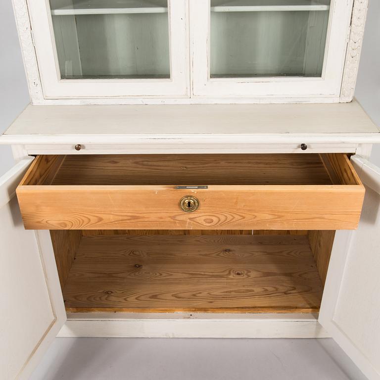 Vitrinskåp, sekelskiftet 1900.