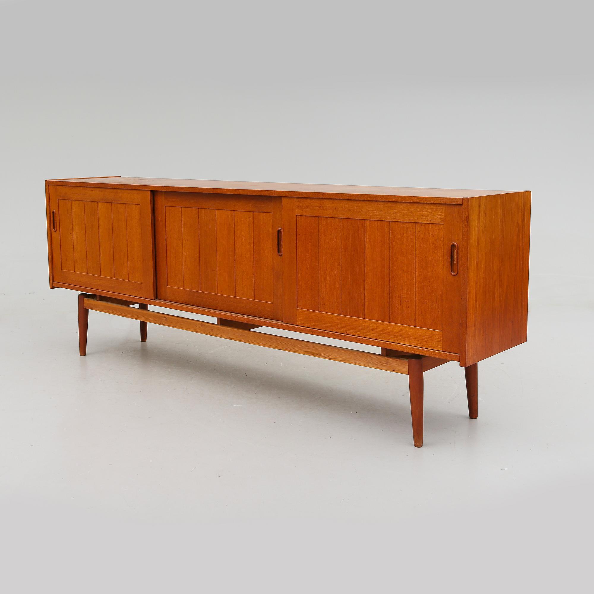 SIDEBOARD, Åsljunga Möbelfabrik, 1900-talets andra hälft.