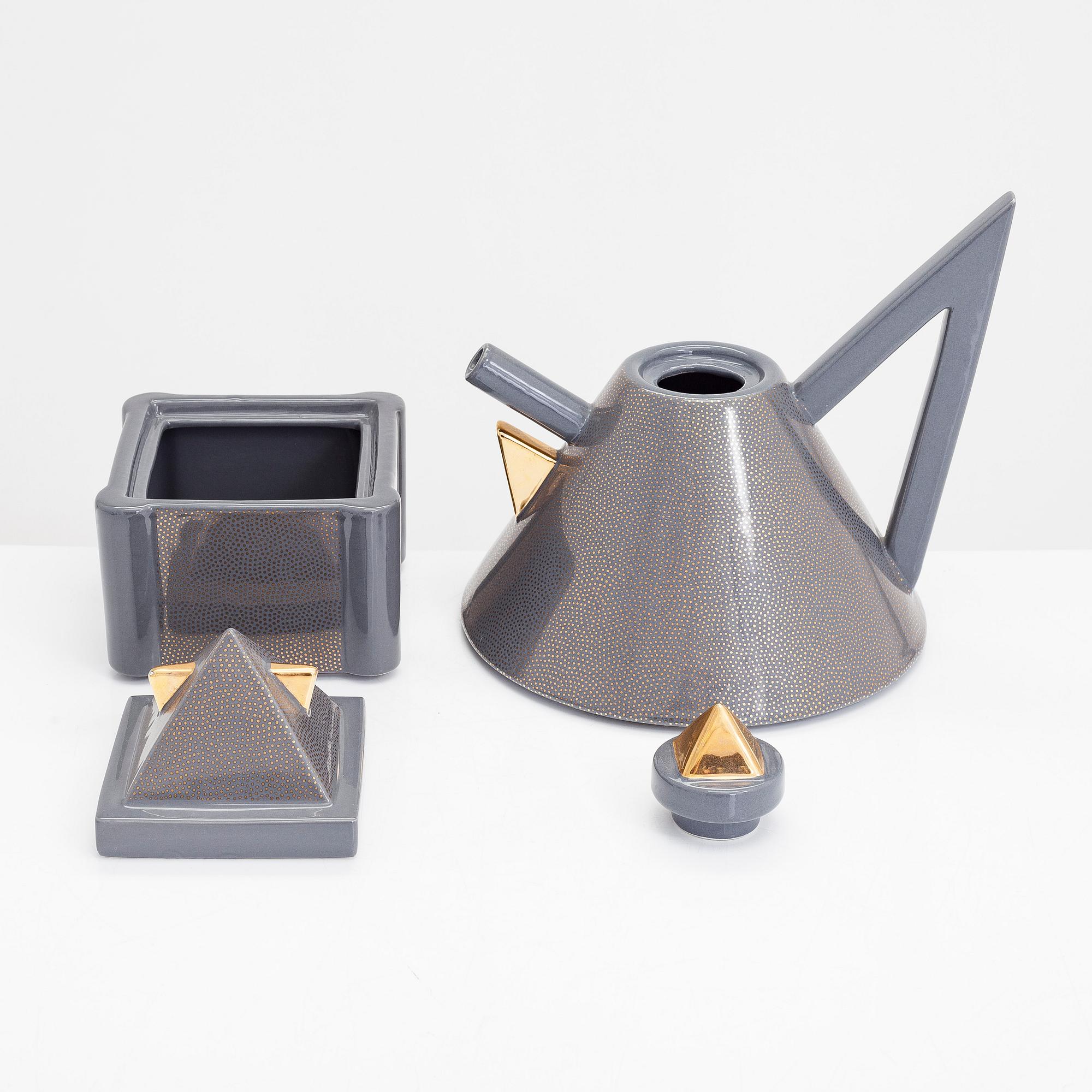 Matteo Thun, a Memphis 'Nefertiti' tea set, Bitossi, Montelupo Fiorentino, Italy 1980s.