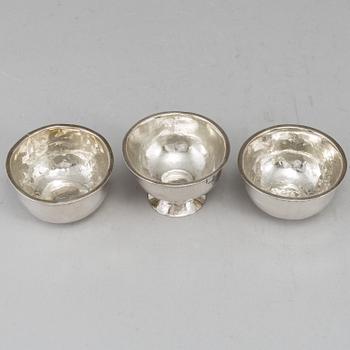 TUMLARE, 2 st samt SUPKOPP, silver, Sverige, 1700-tal.