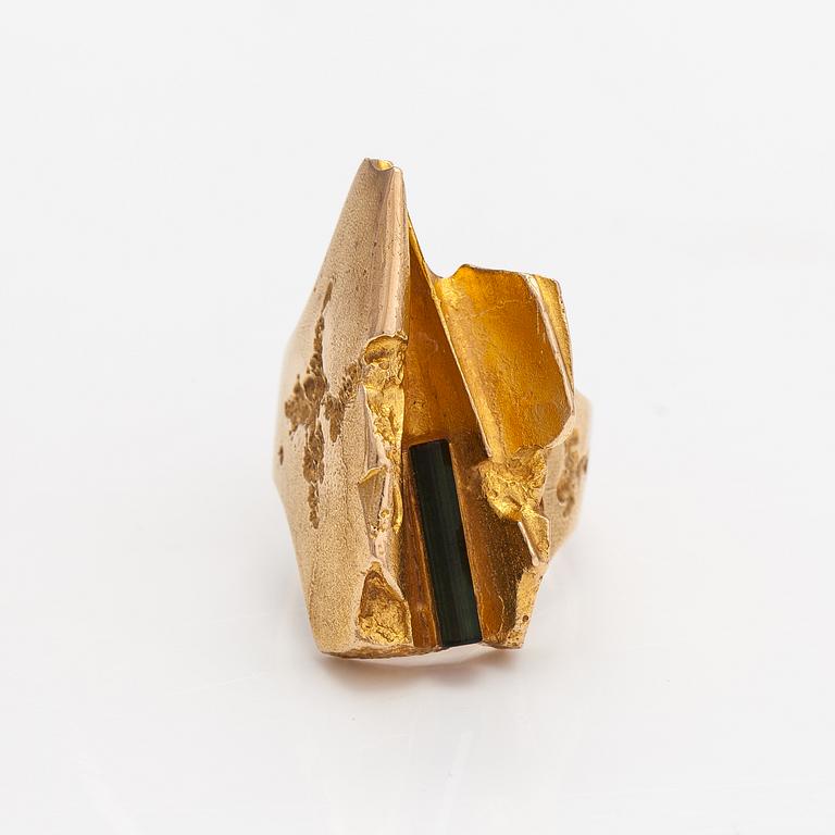 Björn Weckström, "Tourmaline river", a 14K gold and tourmaline ring. Lapponia 1972.