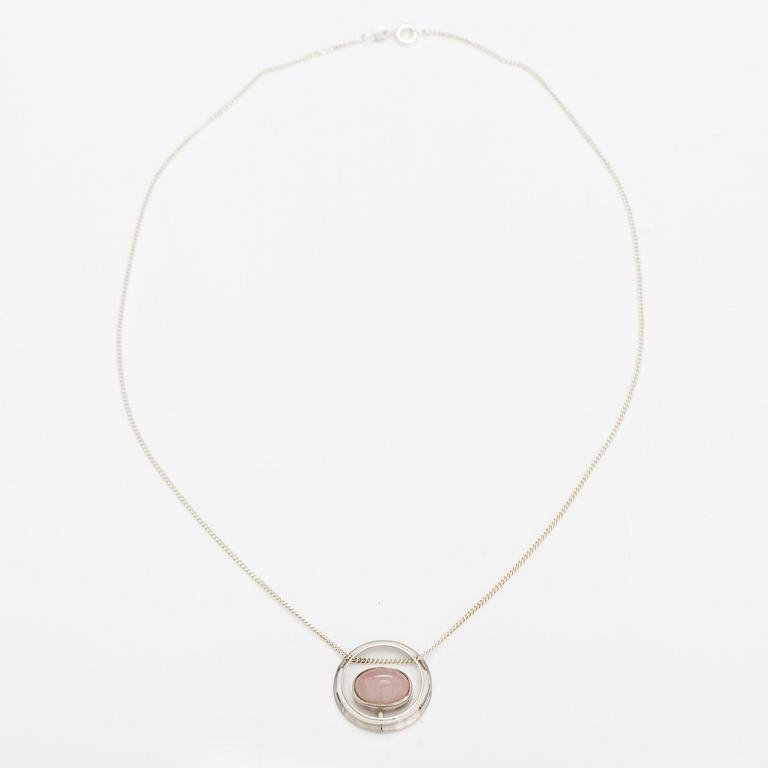 A silver necklace with a rose quartz. Martti Viikinniemi, Heinola 1960's.