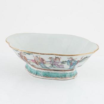 A porcelain bowl, China, Qing dynasty, second half of the 19th century.