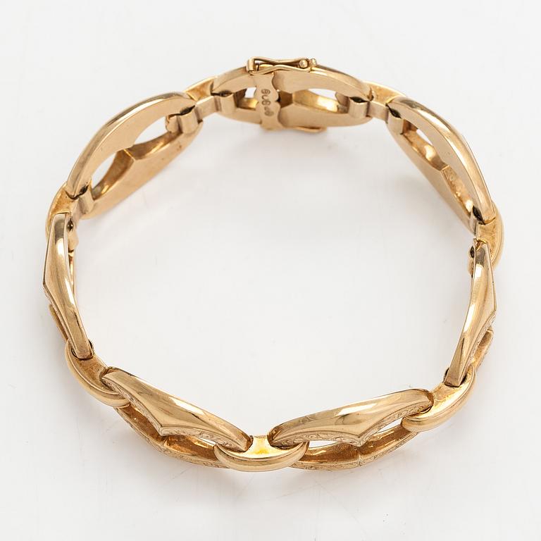 A 14K gold bracelet. Finnish import marks.