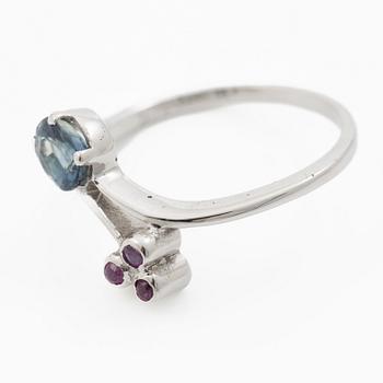 14K white gold ring with sapphire and small rubies.