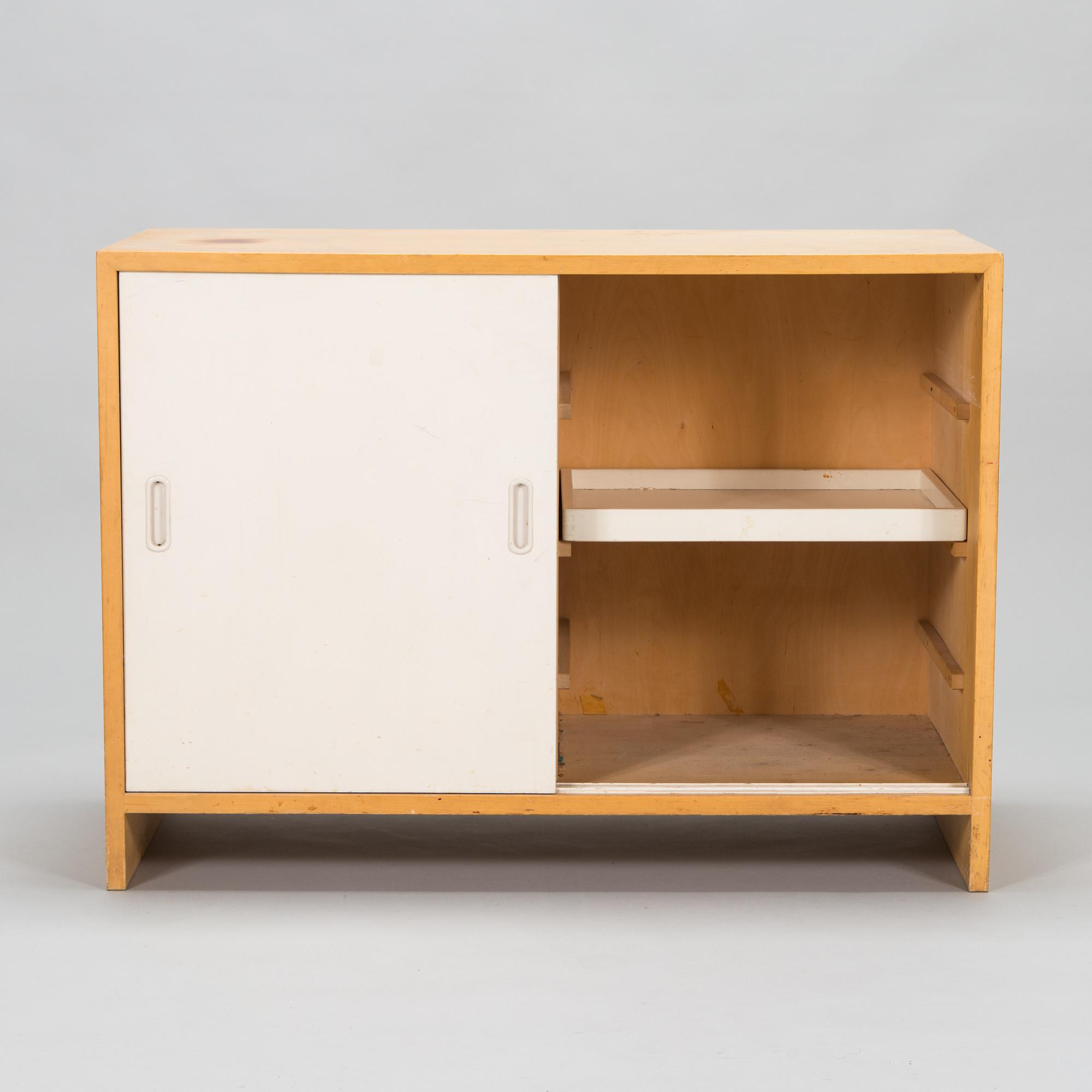 Aino Aalto, skåp, modell 217, O.Y. Huonekalu- ja Rakennustyötehdas A.B. 1900-talets mitt.