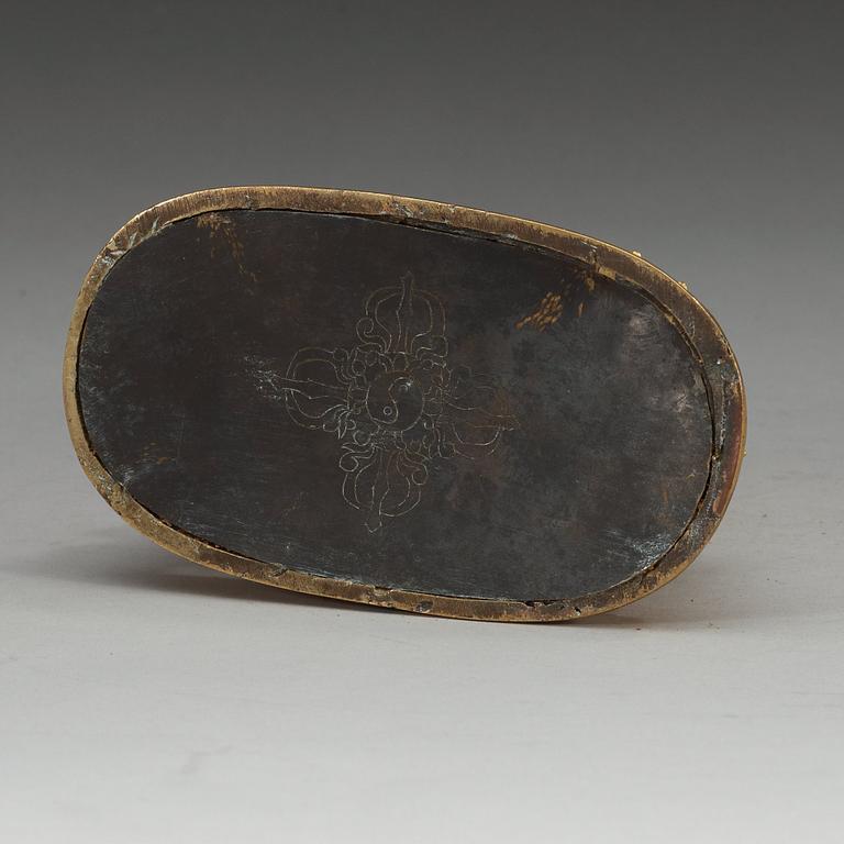 DHARMAPALA, förgylld brons, Sinotibetansk. Troligen 1700-tal.
