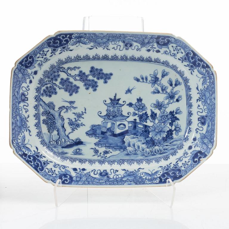 Two Chinese blue and white export porcelain dishes, Qing dynasty, Qianlong (1736-95).
