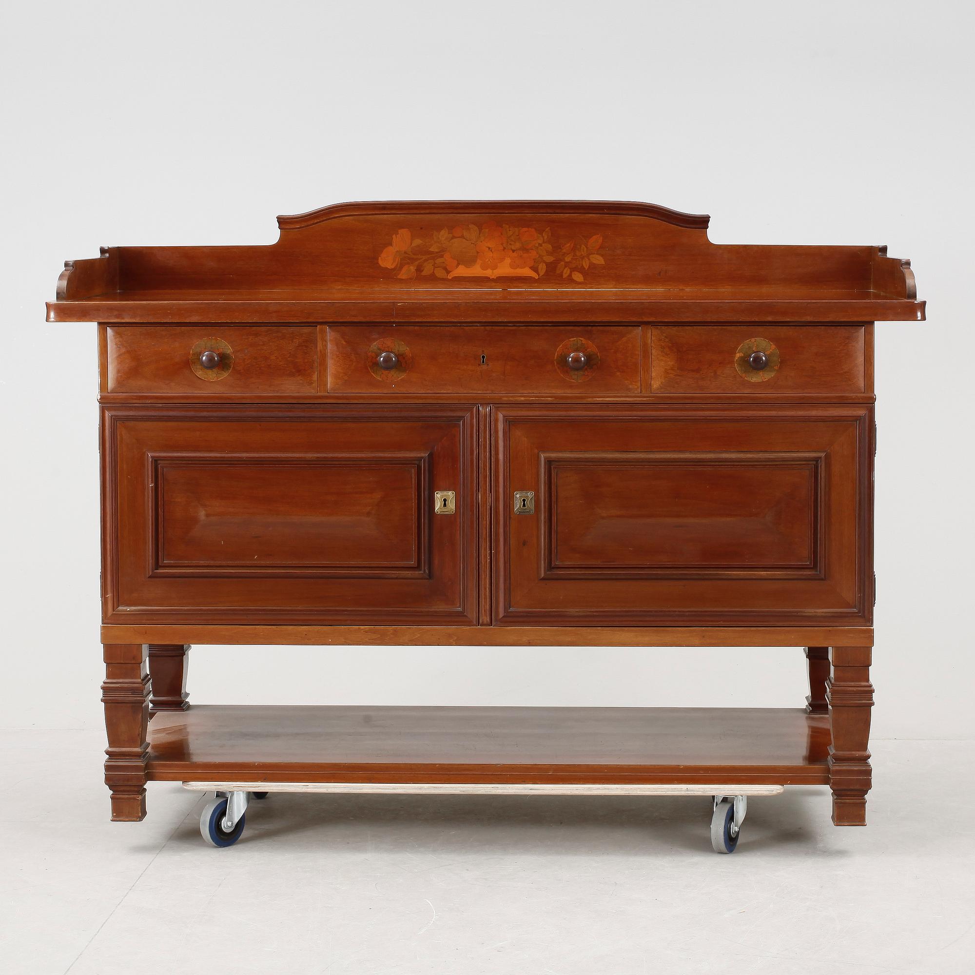 SIDEBOARD, Jugend, omkr sekelskiftet 1900.