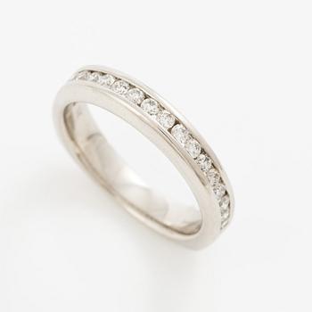 Ring, half eternity band, 14K white gold set with brilliant-cut diamonds.