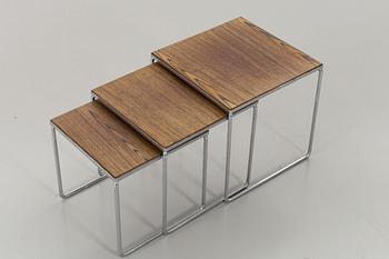 A NESTING TABLE. SECOND HALF OF 20TH CENTURY.