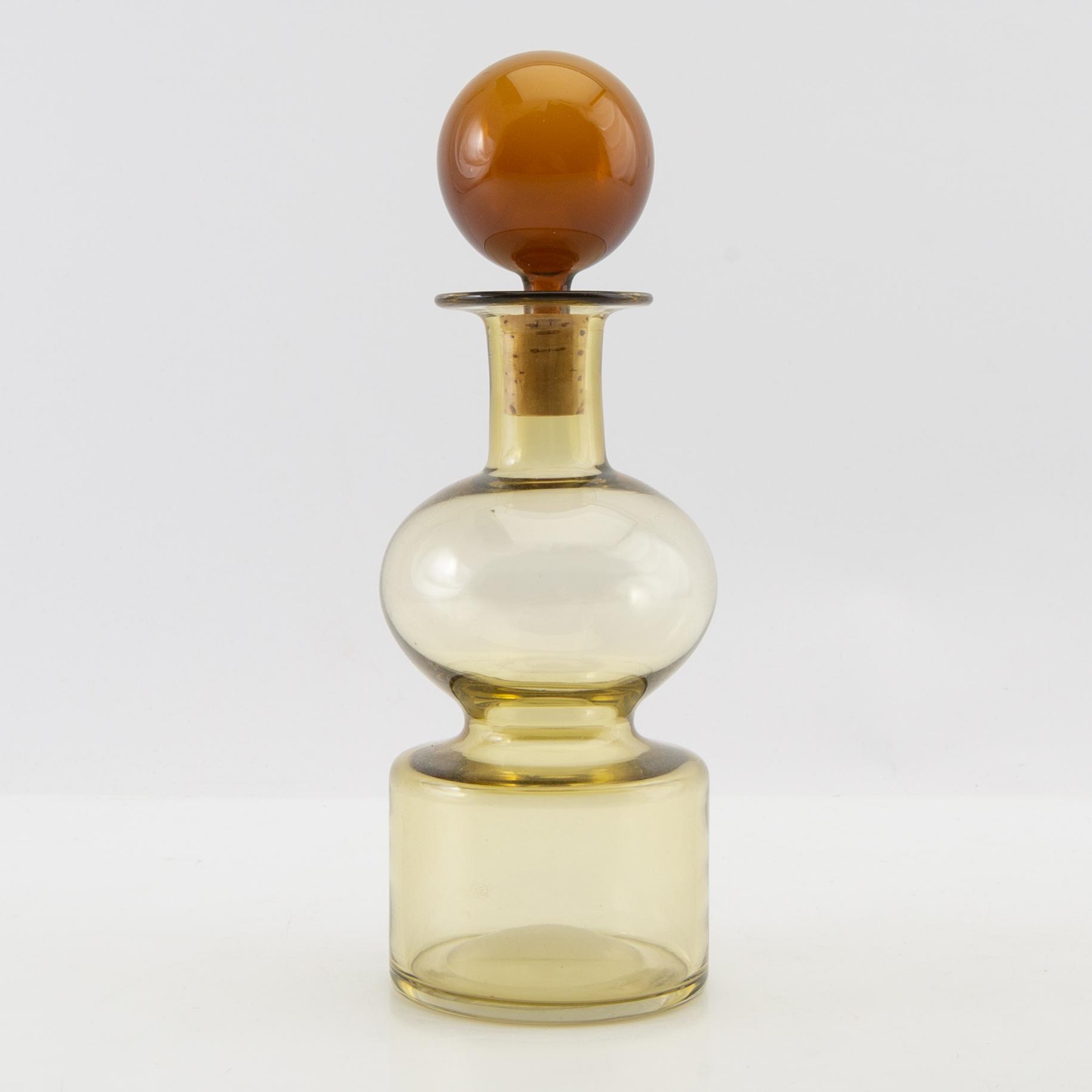 Kaj Franck, decanter with stopper Nuutajärvi/Notsjö Finland dated 62.