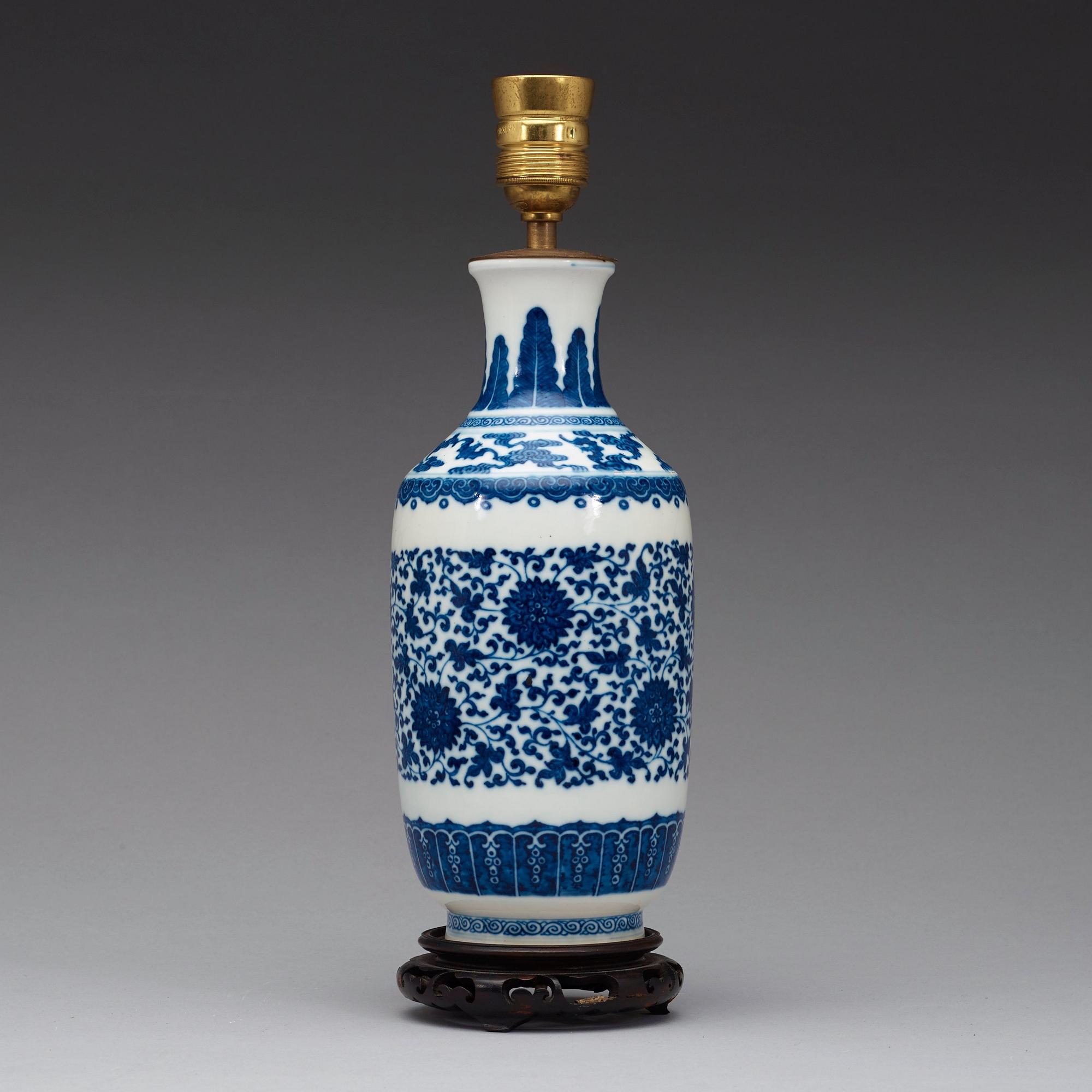 VAS, porslin. Qingdynastin, 1800-tal.