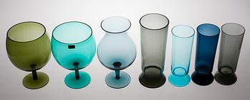 MALJAKOITA, 4 kpl, ja JÄTTILÄISAROMILASEJA, 3 kpl, lasia, Kaj Franck ja Saara Hopea. Nuutajärvi 1950-60-luku.