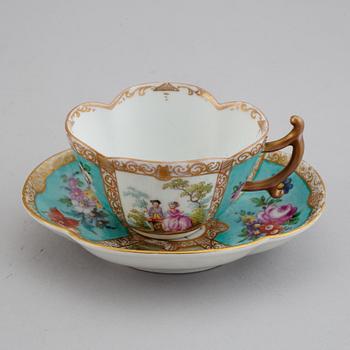 Koppar med fat, 1+1+1 st. Porslin, bl a Meissen, omkring 1800.