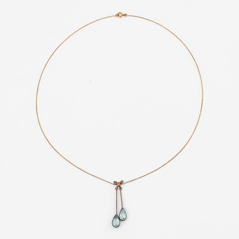 Hänge, 18K guld med två droppformade akvamariner.