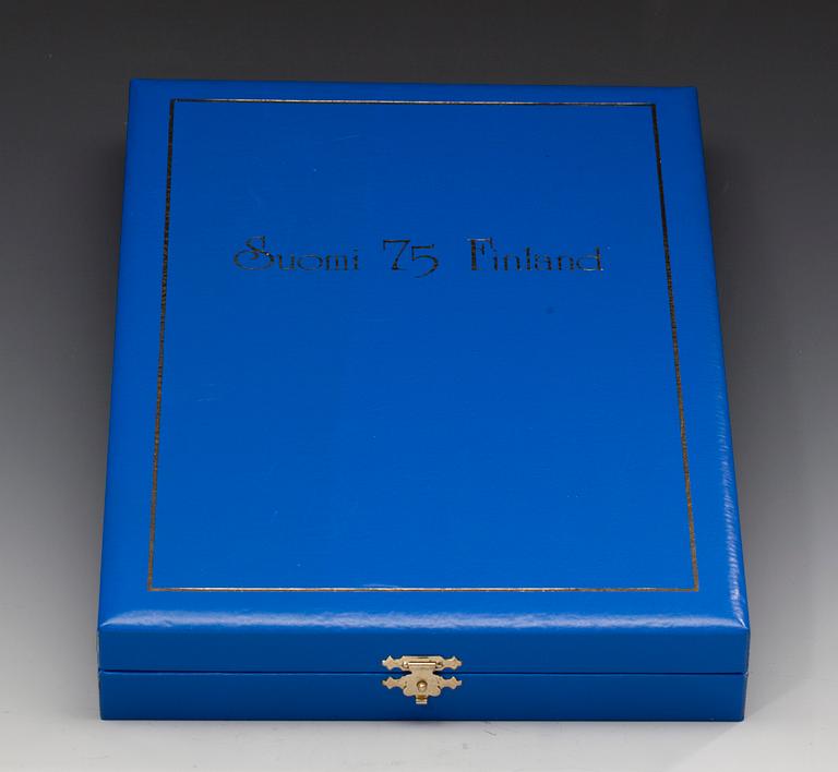 LJUSSTAKE, silver, "Suomi Finland 75 år" Pekka Piekäinen, Auran Kultaseppä, Åbo 1992. Vikt 114,4 g.