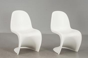 STOLAR, ett par, "Panton chair", Verner Panton för Vitra, formgivna 1960.