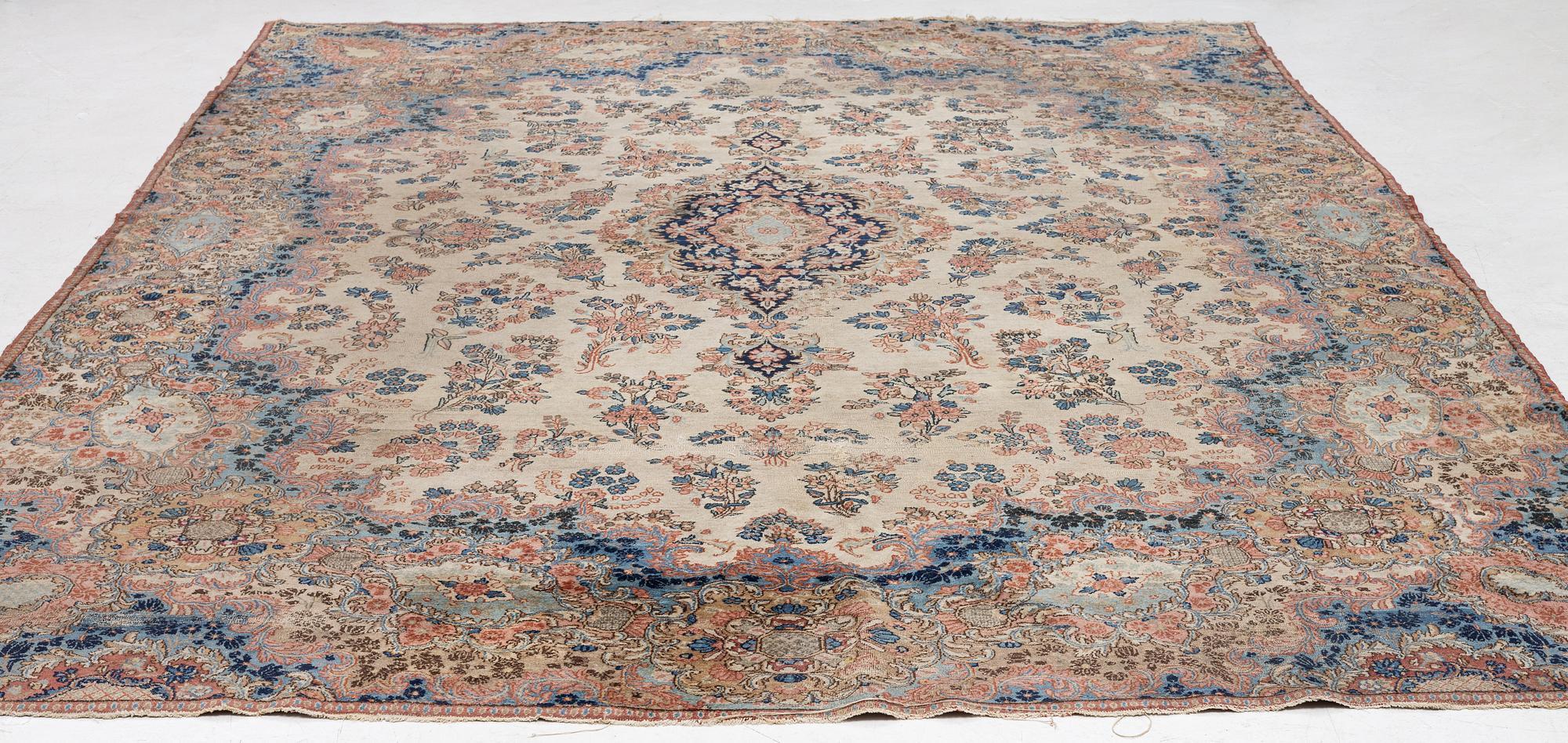 Rug, Kirman, semi-antique, approx. 370 x 267 cm.