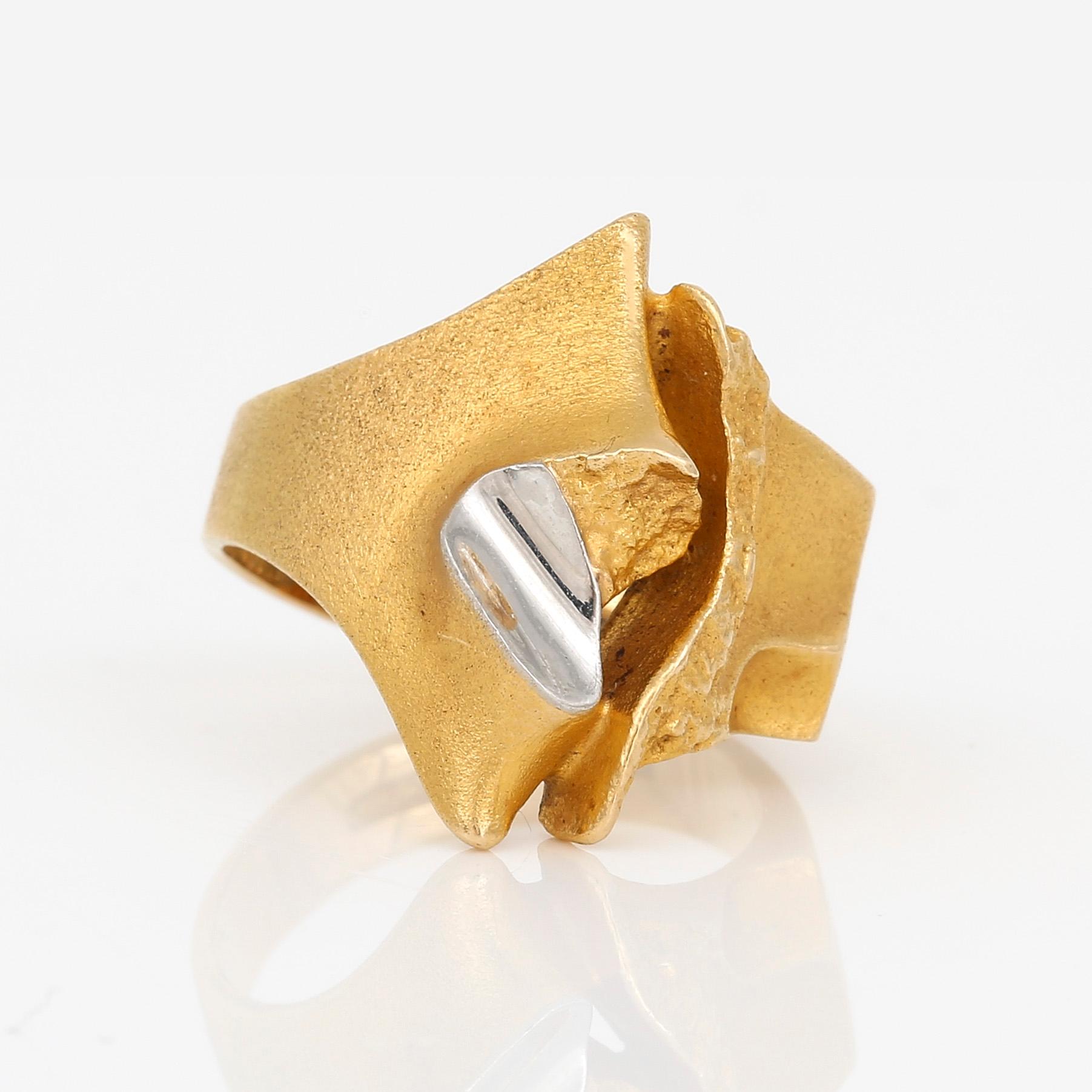RING, 18K guld och vitguld, Björn Weckström, Lapponia, Finland, 1993. Total vikt ca 7,56 g.