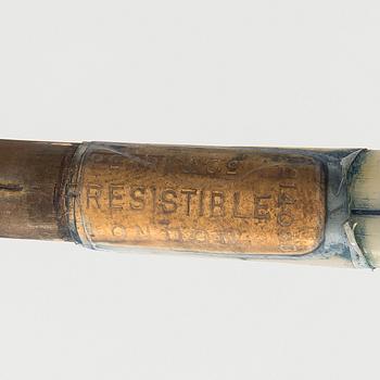 Mustepulloteline ja kynttilänjalka, hopeaa ja lasia, Storr & Mortimer, Lontoo 1832.