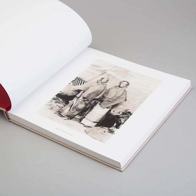 HELENA BLOMQVIST, fotografi, bibliofilutgåva med bok och pigment print signerad och numrerad 68/100.