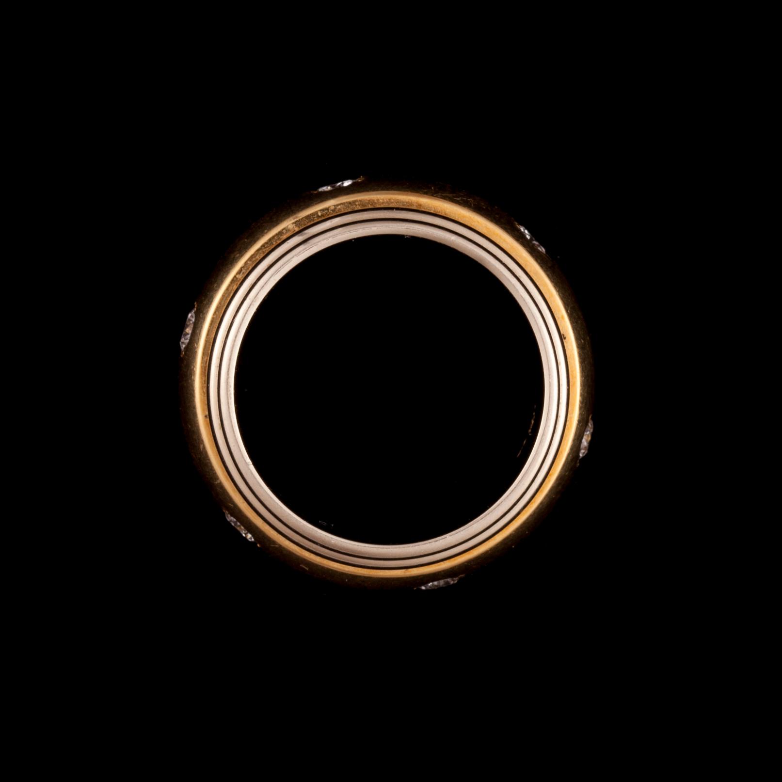 RING, 18K vitt- och gult guld,  briljantslipade diamanter. Vikt ca 15,8 g.